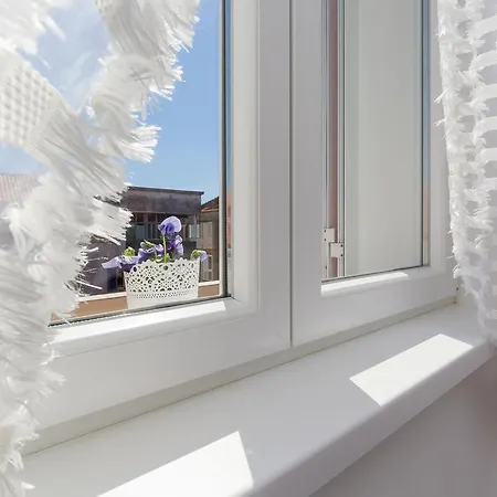 Boutique With Balconies, In Walking Distance To The Sea Apartment