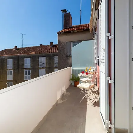 Apartment Boutique With Balconies, In Walking Distance To The Sea *