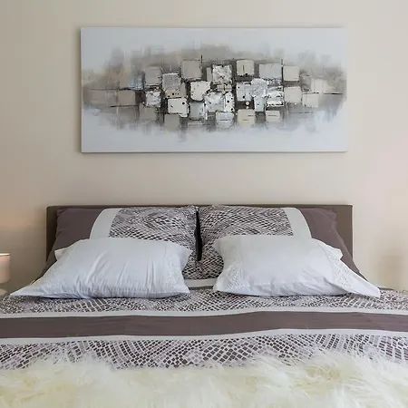 Apartment Boutique With Balconies, In Walking Distance To The Sea