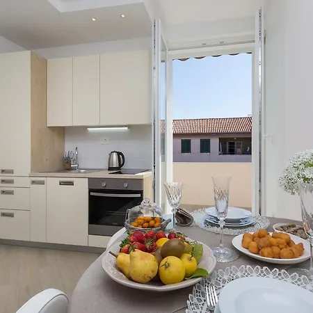 Apartment Boutique With Balconies, In Walking Distance To The Sea Zadar