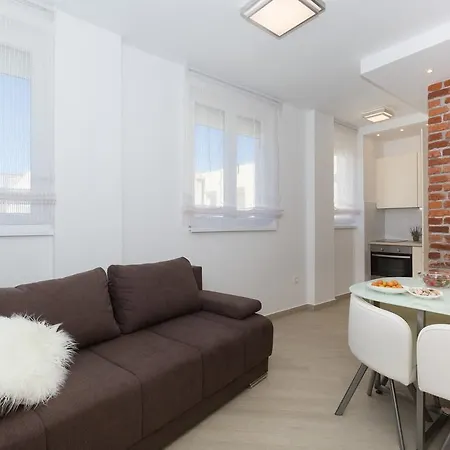 Boutique With Balconies, In Walking Distance To The Sea Apartment