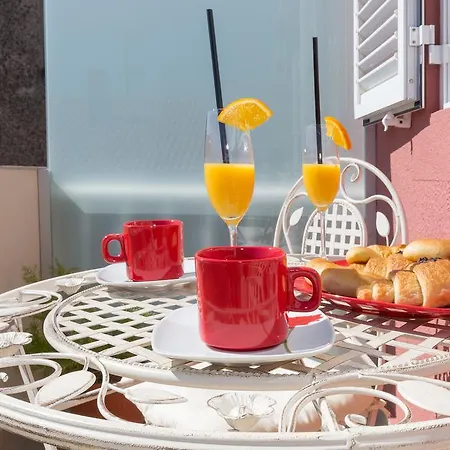 Boutique With Balconies, In Walking Distance To The Sea Apartment *