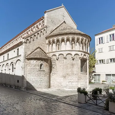 Boutique With Balconies, In Walking Distance To The Sea Apartment Zadar
