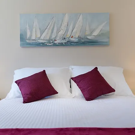 Boutique With Balconies, In Walking Distance To The Sea Apartment