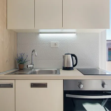 Apartment Boutique With Balconies, In Walking Distance To The Sea *