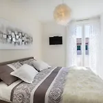 Boutique With Balconies, In Walking Distance To The Sea Zadar