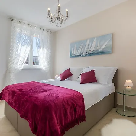 Boutique With Balconies, In Walking Distance To The Sea * 자다르