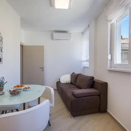 Boutique With Balconies, In Walking Distance To The Sea * 자다르