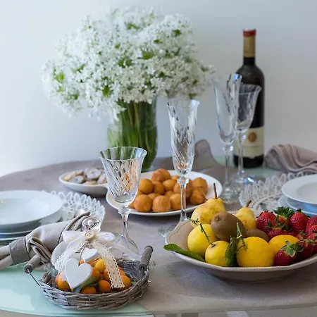 Boutique With Balconies, In Walking Distance To The Sea 아파트 *