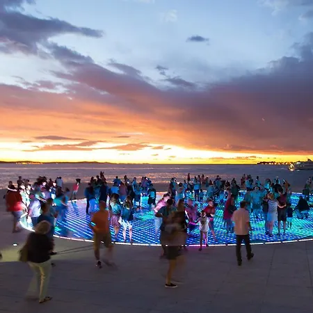 Boutique With Balconies, In Walking Distance To The Sea 아파트