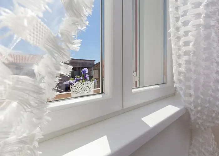 Boutique With Balconies, In Walking Distance To The Sea Lägenhet