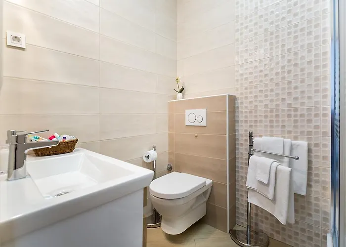 Boutique With Balconies, In Walking Distance To The Sea Lägenhet