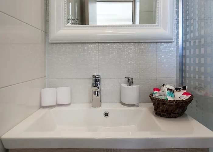 Boutique With Balconies, In Walking Distance To The Sea Lägenhet *